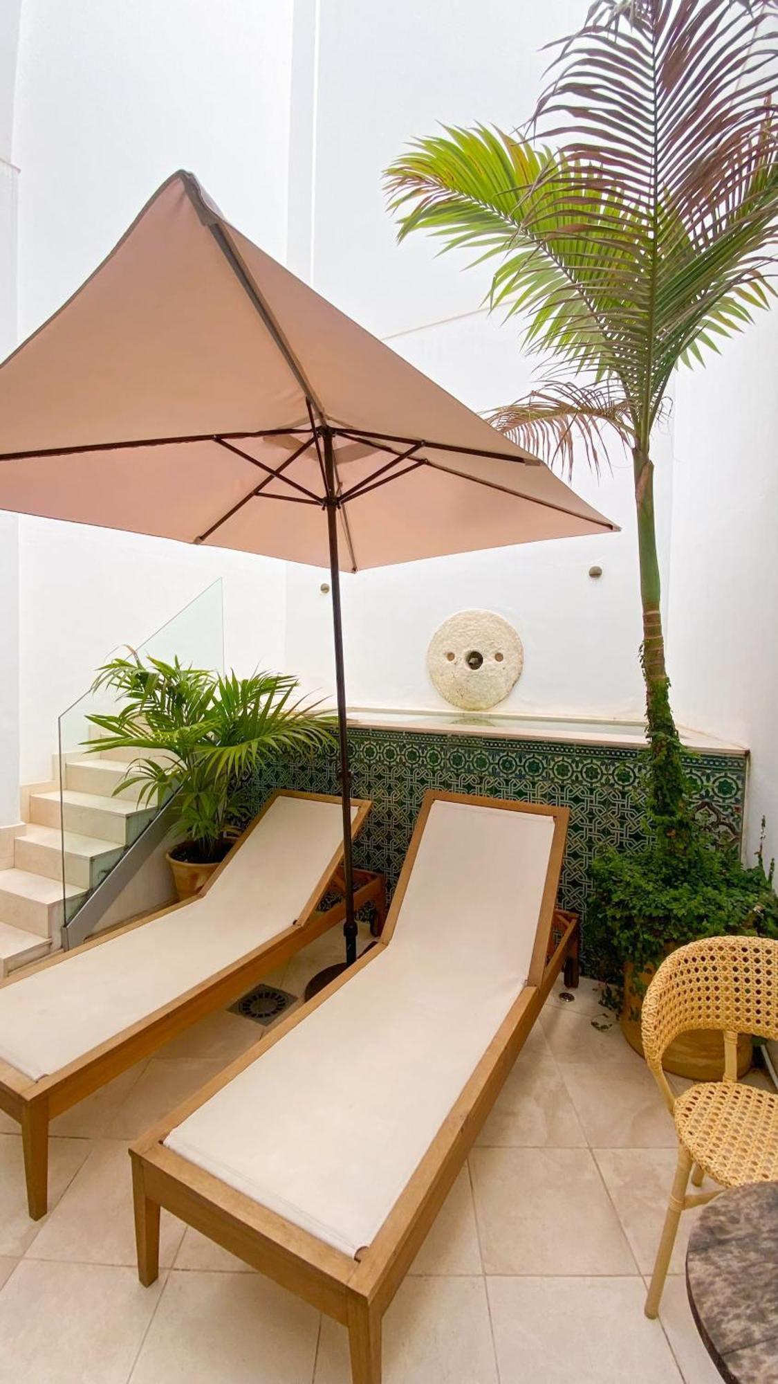 The Honest Hotel & Apartments Sevilla Exterior foto
